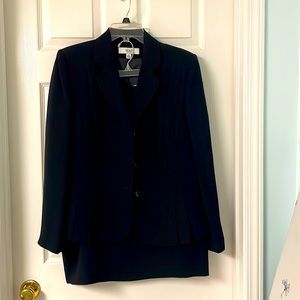 Ladies Black 2 pc skirt suit by Le Suit Essentials